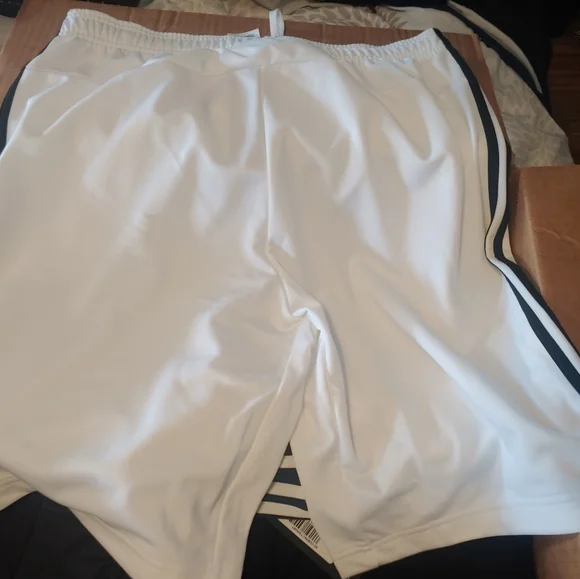 Adidas Shorts Men's BRAND NEW - Picture 8 of 11